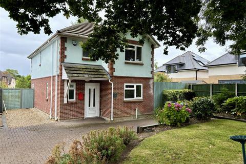 3 bedroom detached house to rent, Woodlands Crescent, Poole BH15