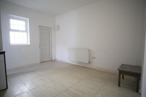2 bedroom flat to rent, 2-Bed Flat to Let on Schleswig Street, Preston