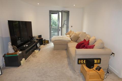 2 bedroom flat to rent, Windmill Road, Slough