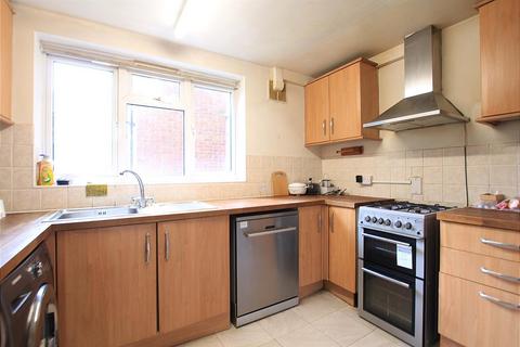 2 bedroom apartment to rent, Alexandra Road, Hounslow TW3