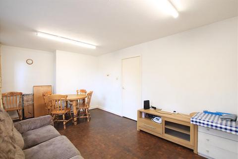 2 bedroom apartment to rent, Alexandra Road, Hounslow TW3