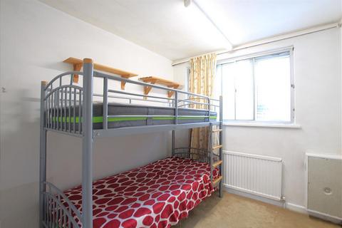 2 bedroom apartment to rent, Alexandra Road, Hounslow TW3