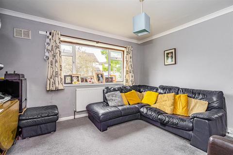 2 bedroom flat for sale, Highwood Crescent, High Wycombe HP12