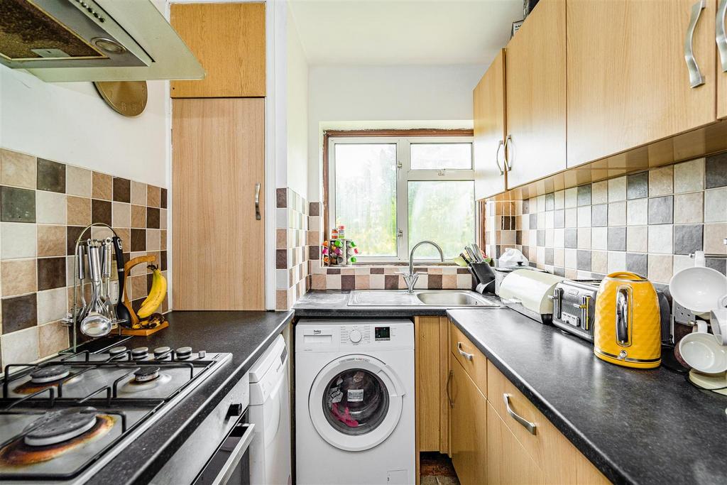 28 Highwood Crescent-07.jpg