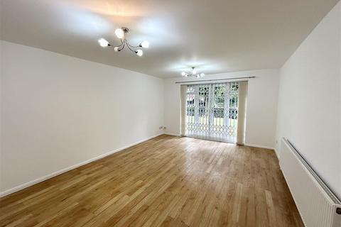 2 bedroom flat for sale, High Road, Bushey WD23