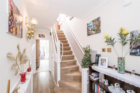 18 Endlebury Road, London, E4 6QF