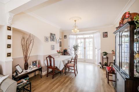 18 Endlebury Road, London, E4 6QF