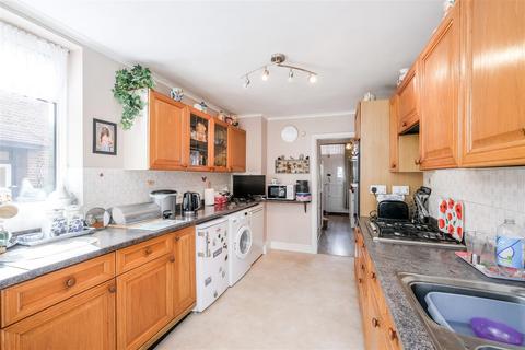 18 Endlebury Road, London, E4 6QF