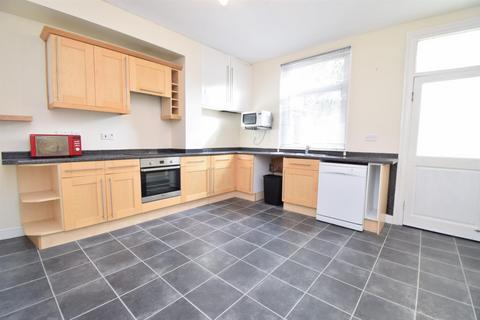 2 bedroom terraced house to rent, Leeds Road, Wakefield WF1