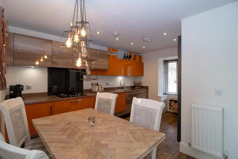 54 Harrison Close, Wakefield, WF1 3FE