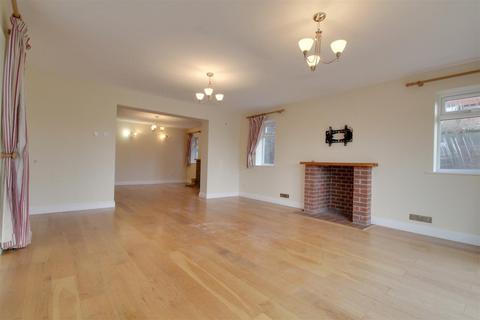 5 bedroom detached house to rent, Forest Road, Nomansland, Salisbury