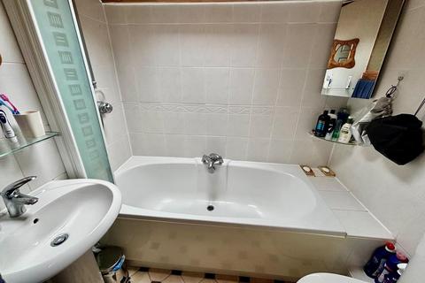 63 Adnitt Road, Northampton, NN1 4LL