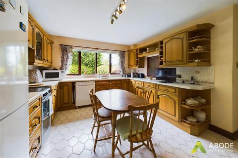 4 bedroom detached house for sale, Lower Street, Doveridge DE6