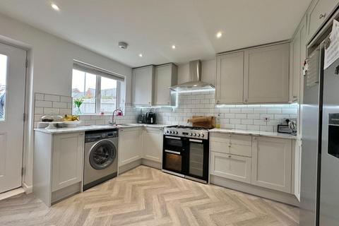 37 Bective Close, Northampton, NN2 7FF