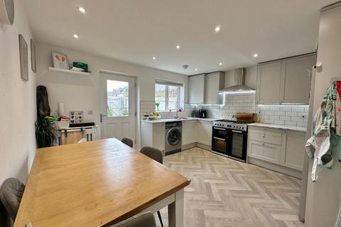 37 Bective Close, Northampton, NN2 7FF