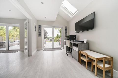 103 Berkeley Avenue, Chesham, HP5 2RS