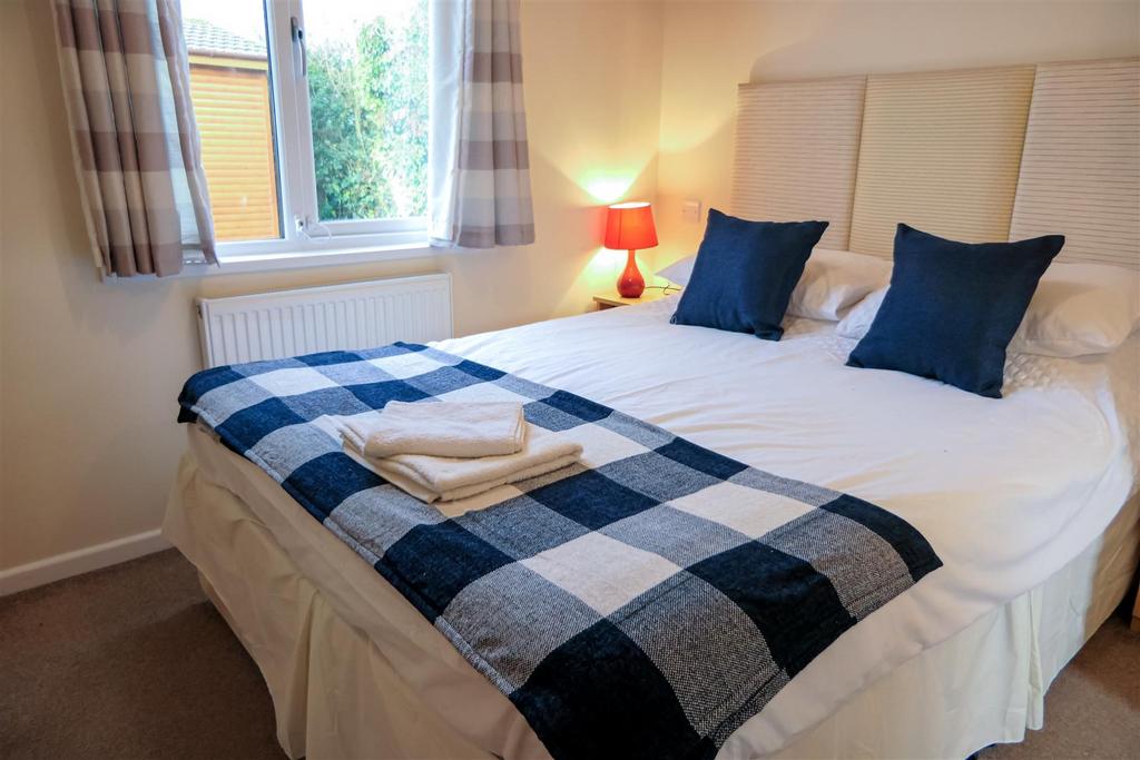 Dove lodge bedroom.png