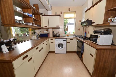 3 bedroom semi-detached house for sale, Greenton Avenue, Scholes, Cleckheaton