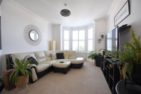 3 bedroom semi-detached house to rent, Mount Road, Hastings