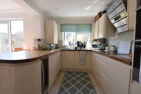 3 bedroom semi-detached house to rent, Mount Road, Hastings