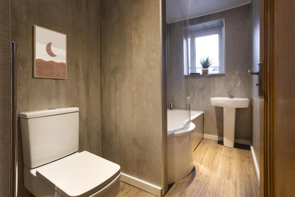 Master Bathroom   01.jpg