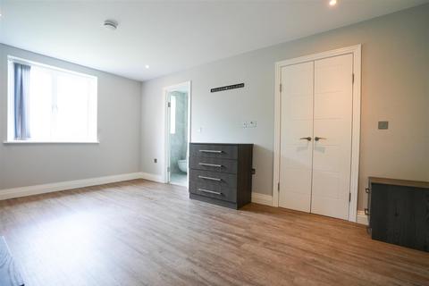 2 bedroom apartment to rent, Wood Lane, Isleworth TW7