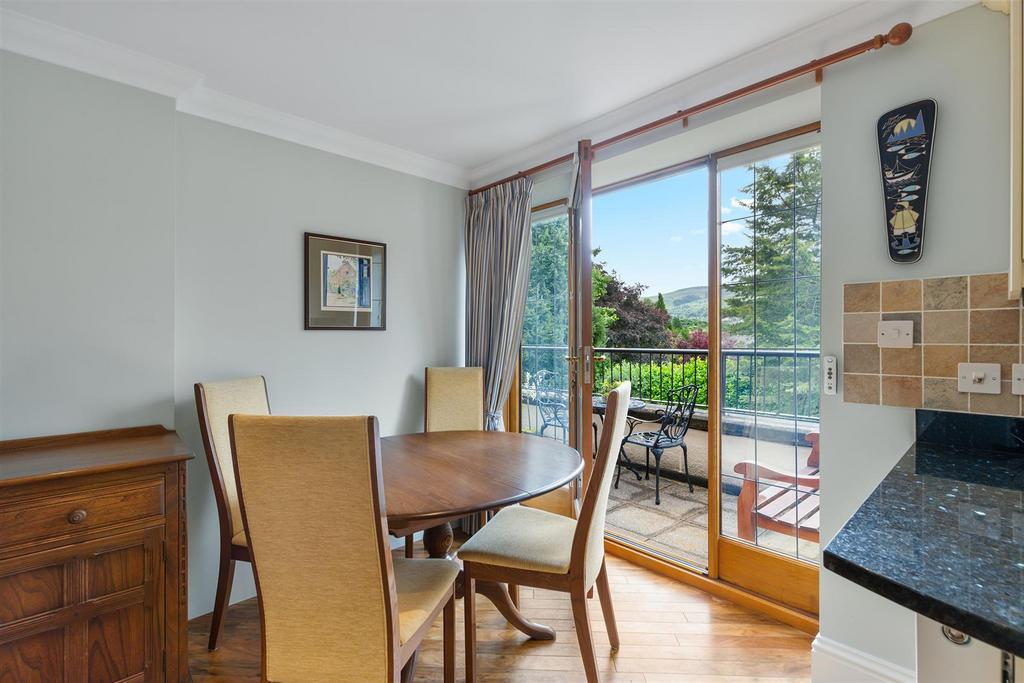 Dining Area.jpg