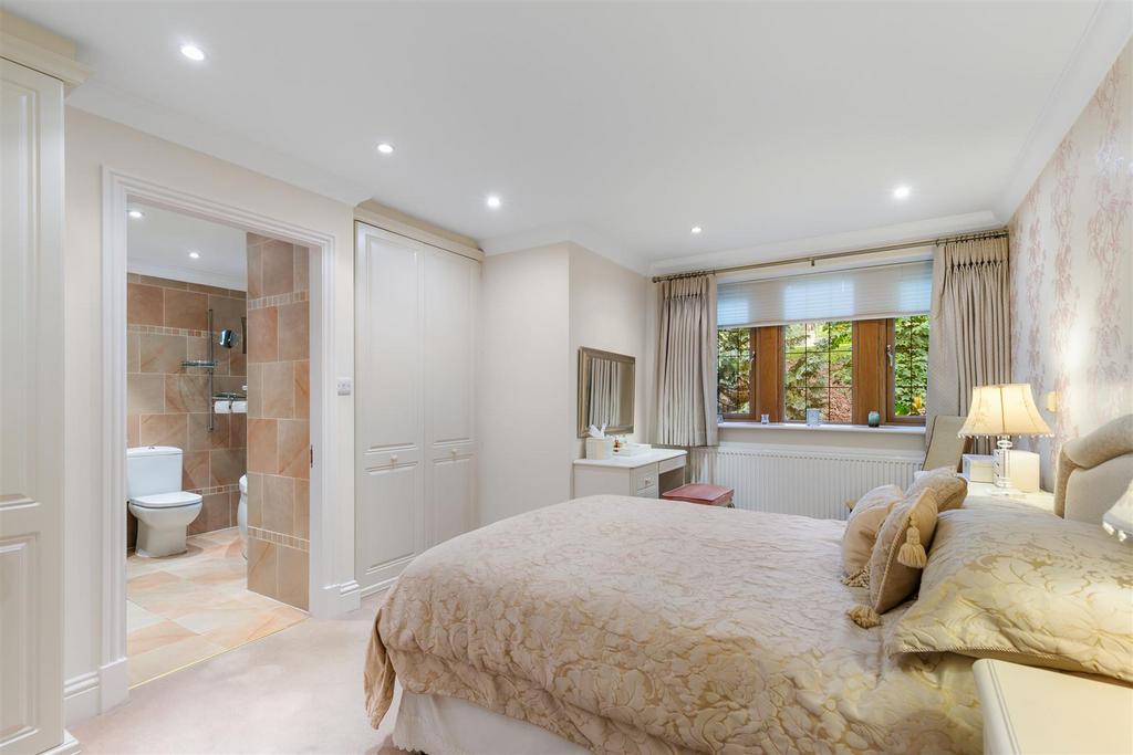 Bedroom 1 3.jpg