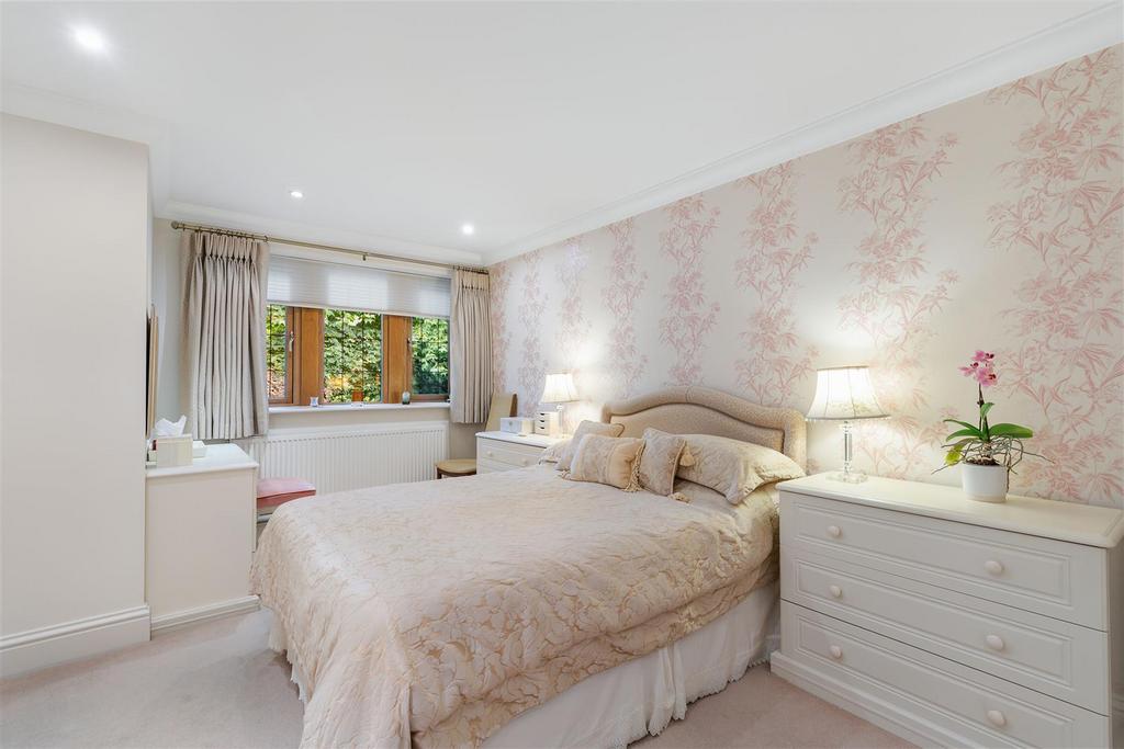 Bedroom 1.jpg