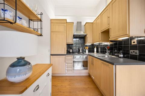 1 bedroom apartment for sale, Belsize Avenue, Belsize Park NW3