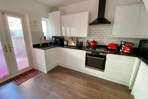 14 Cliff Road, Wilmslow, SK9 4AA