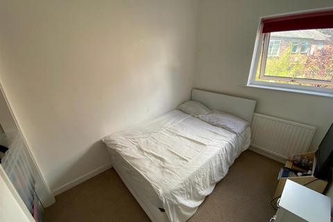 14 Cliff Road, Wilmslow, SK9 4AA