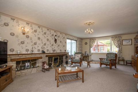 4 bedroom bungalow for sale, Sale Lane, Trewern, SY21 8SY