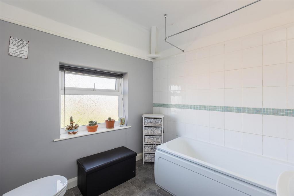 Goslipgate 43 Bathroom-1.jpg