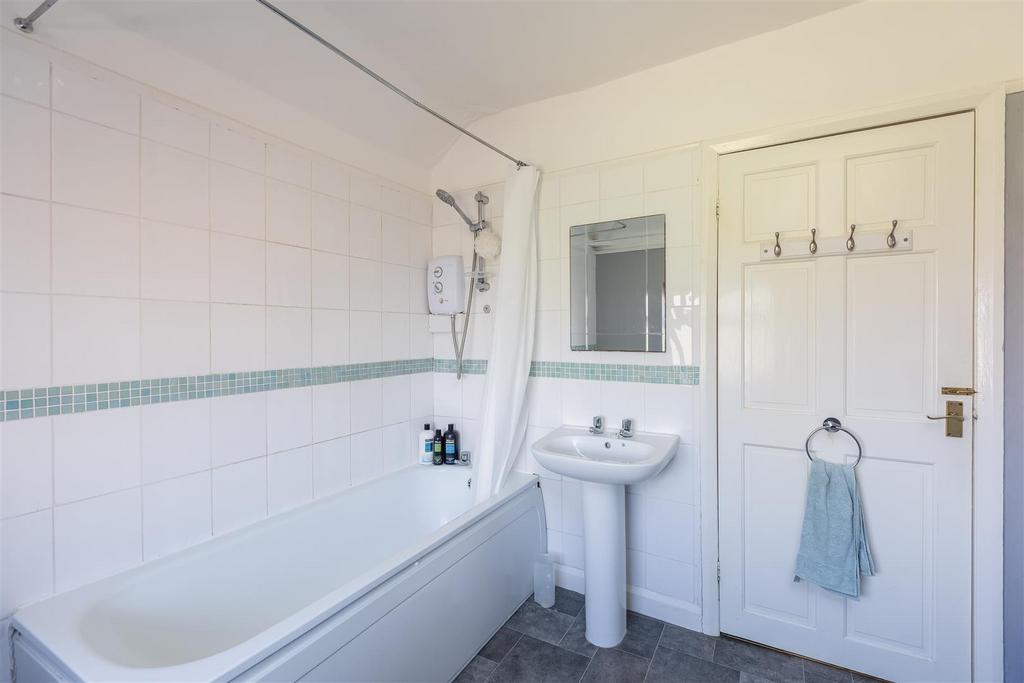Goslipgate 43 Bathroom-2.jpg