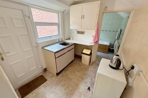 2 bedroom property for sale, Wood Street, Leek