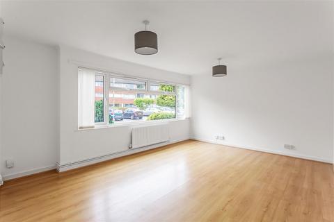 40 Master Close, Oxted, RH8 9NA