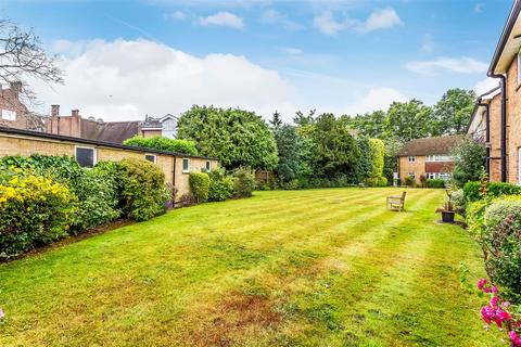 40 Master Close, Oxted, RH8 9NA
