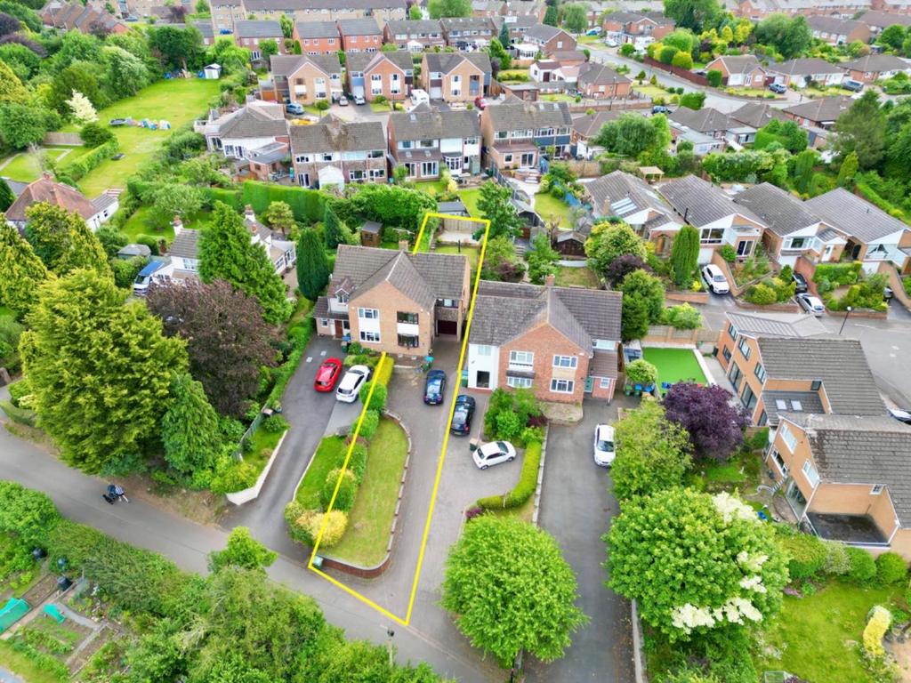 Butt Lane, Allesley Village, Coventry... 3 bed semidetached house for
