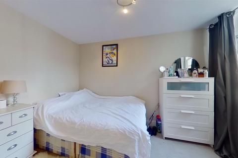 2 bedroom flat to rent, Kimberley Road, London