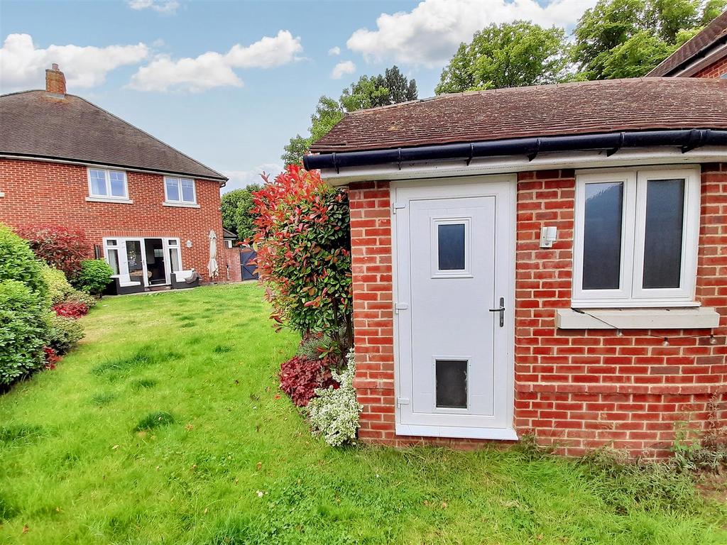 Rear garden  garage new.jpg