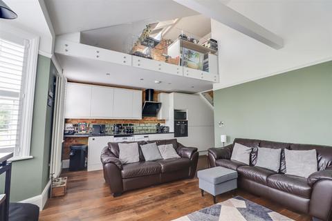 2 bedroom flat for sale, London Road, Westcliff-On-Sea SS0