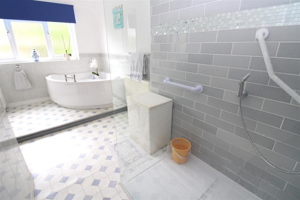 Bathroom.JPG