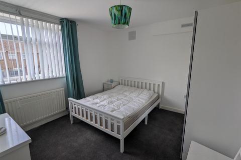 1 bedroom in a house share to rent, Pinkwell Lane, Hayes