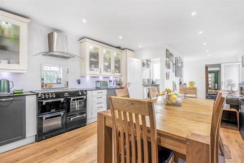 18 Crescent Road, Tilehurst, Reading, RG31 5AH