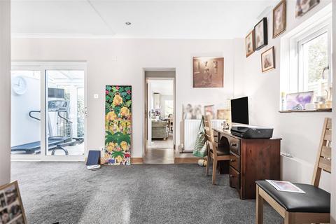 18 Crescent Road, Tilehurst, Reading, RG31 5AH