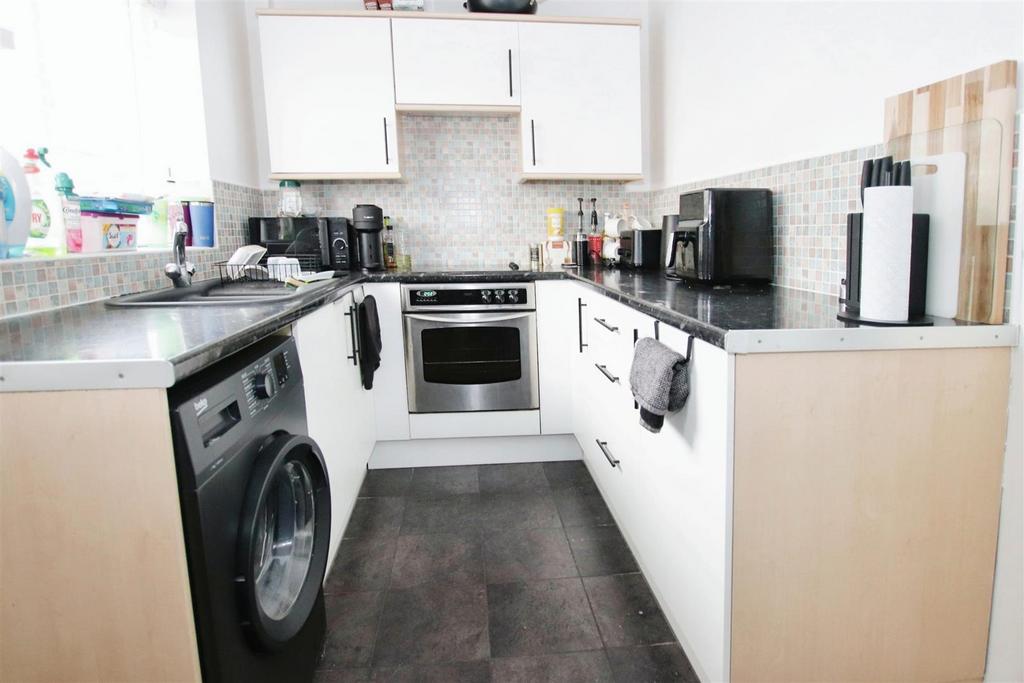 Fitted kitchen / breakfast room