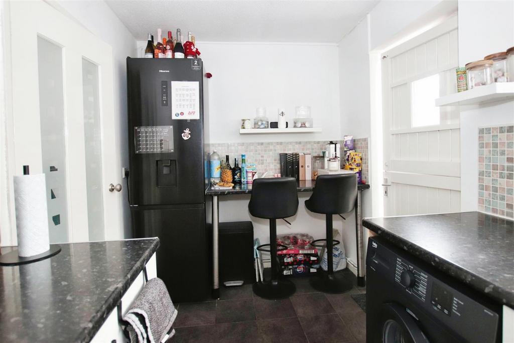 Fitted kitchen / breakfast room
