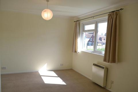 2 bedroom maisonette to rent, Alfred Road, Farnham GU9