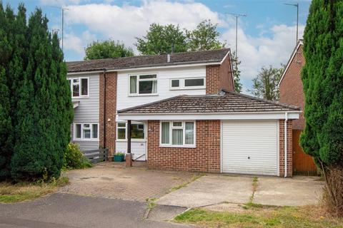 20 Barnmead, Haywards Heath, RH16 1UZ